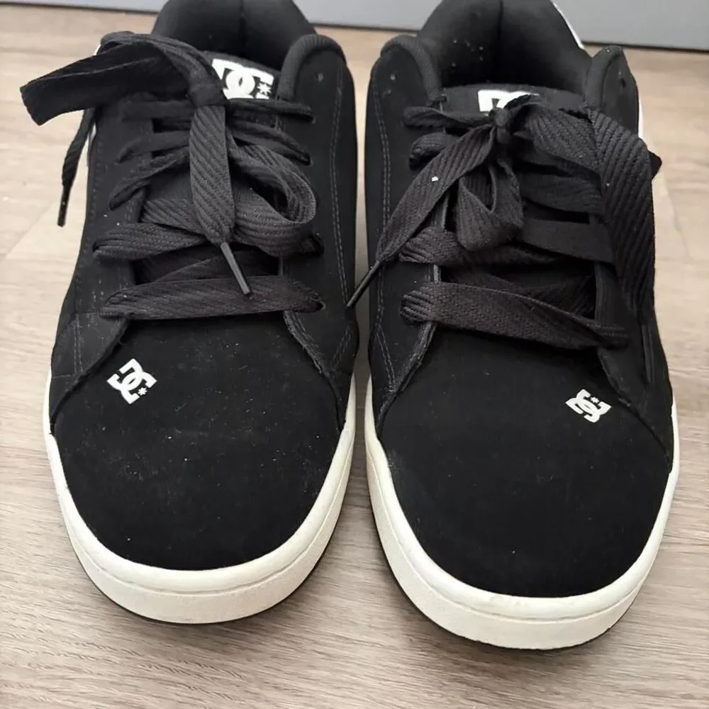 Great condition, DC Shoes Court Graffik Sneakers Men's Size 13